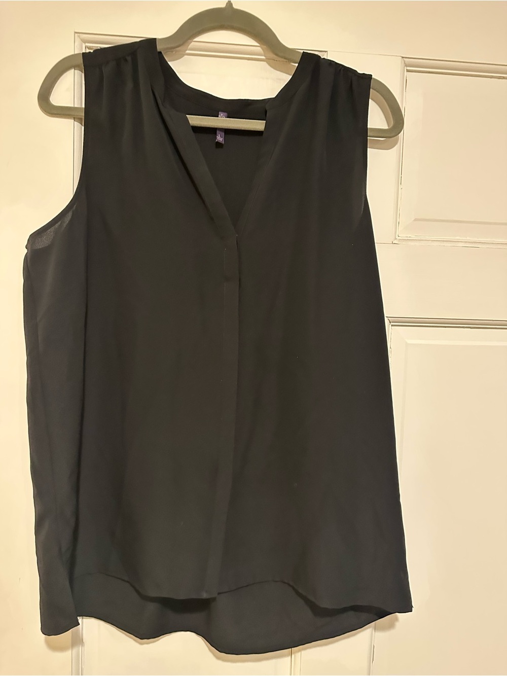 NYDJ Sleeveless V-Neck Women’s Blouse - Black Large